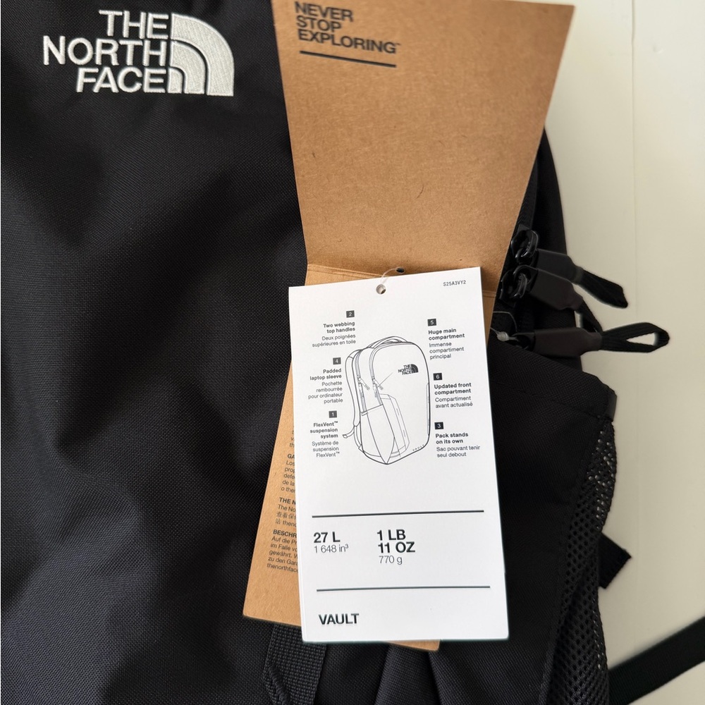 Brand new The North Face Vault Black Backpack - Picture 3 of 8